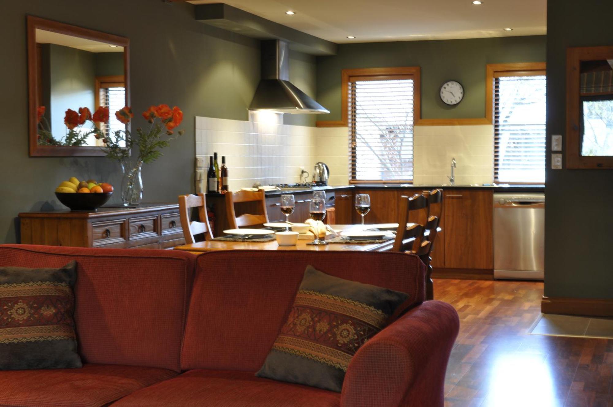 Lansdown Villa Apartments Wanaka Exterior photo